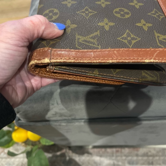 Beautiful vintage 💯 Authentic LV Clutch, A must have for LV collectors - Picture 9 of 14